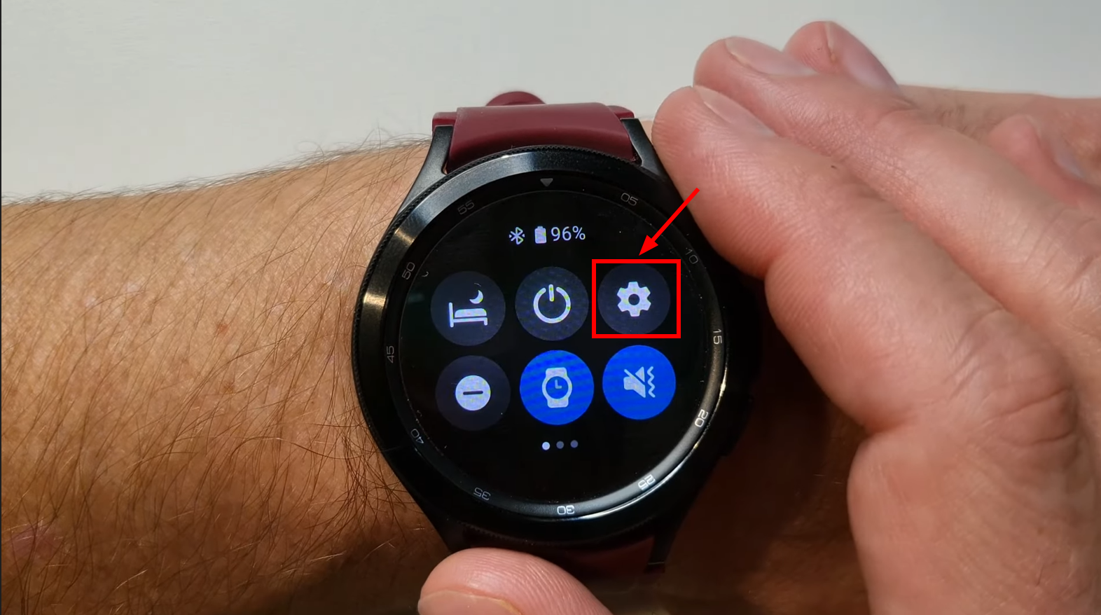 اضغط على أيقونة الإعدادات