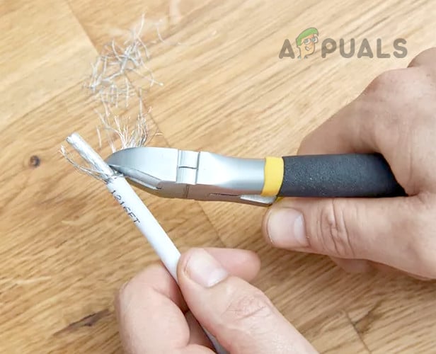 إزالة وطي درع الكابل المحوري