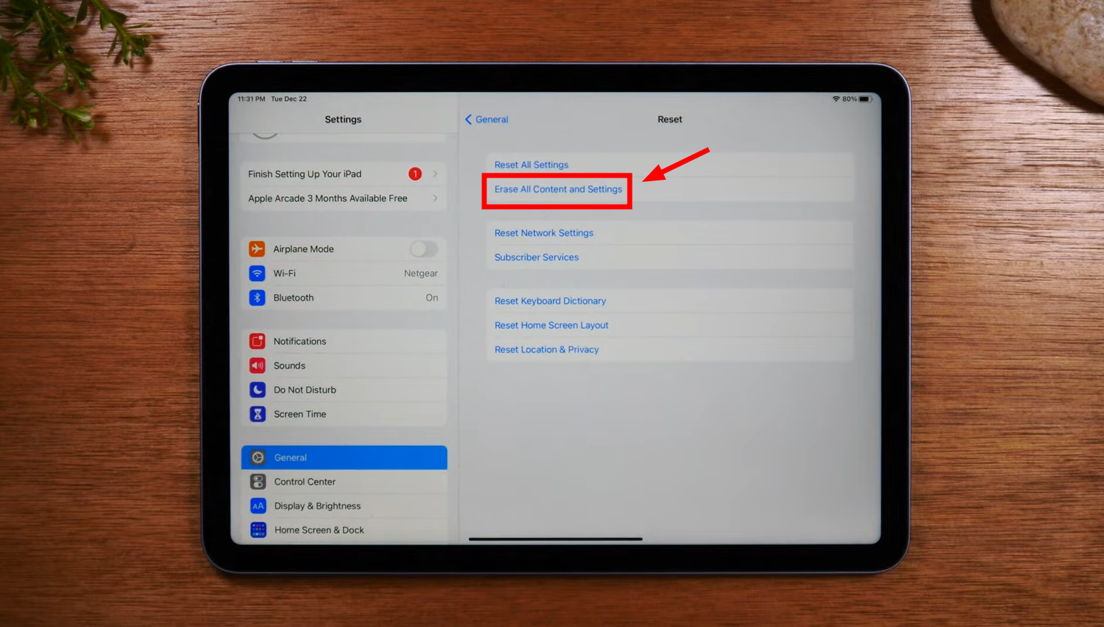 اضغط على مسح كل المحتويات والإعدادات