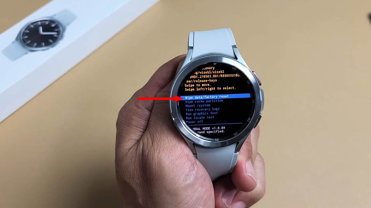 حدد مسح البيانات/إعادة ضبط المصنع