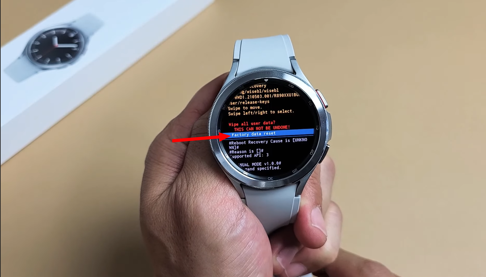 حدد إعادة ضبط بيانات المصنع