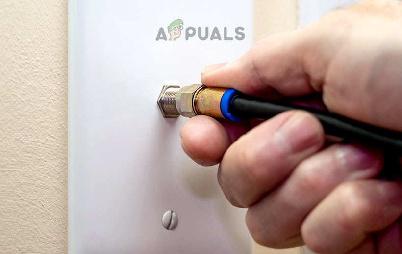 إعادة تثبيت قابس الكابل المحوري