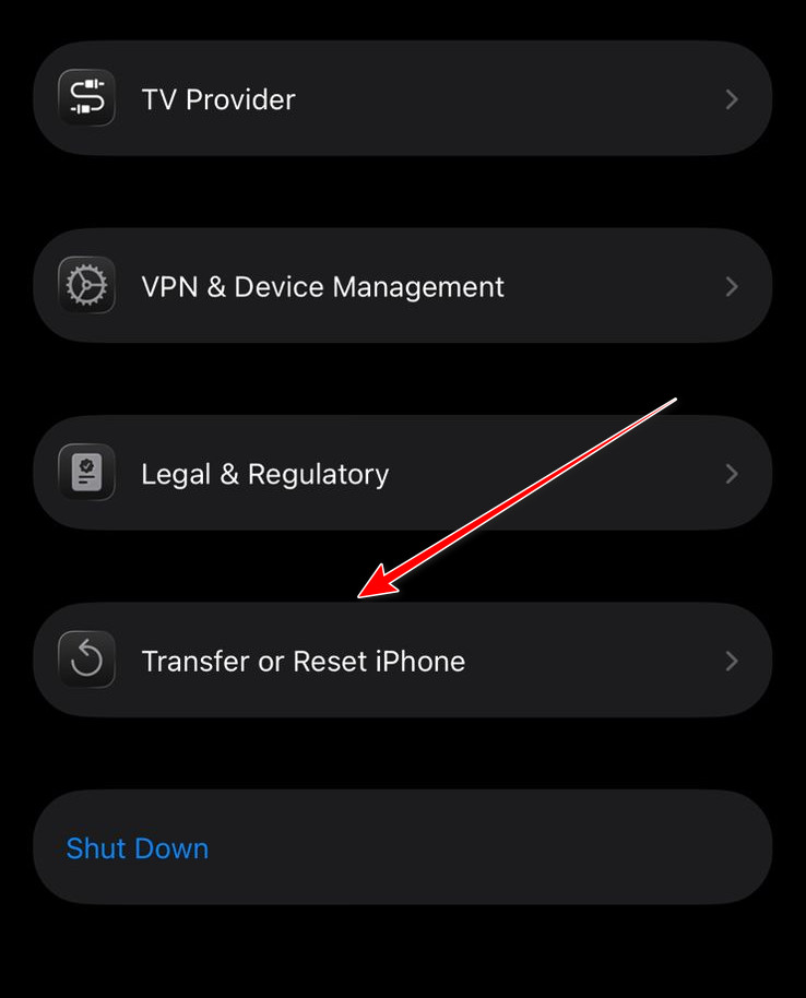 انتقل إلى نقل أو إعادة تعيين iPhone