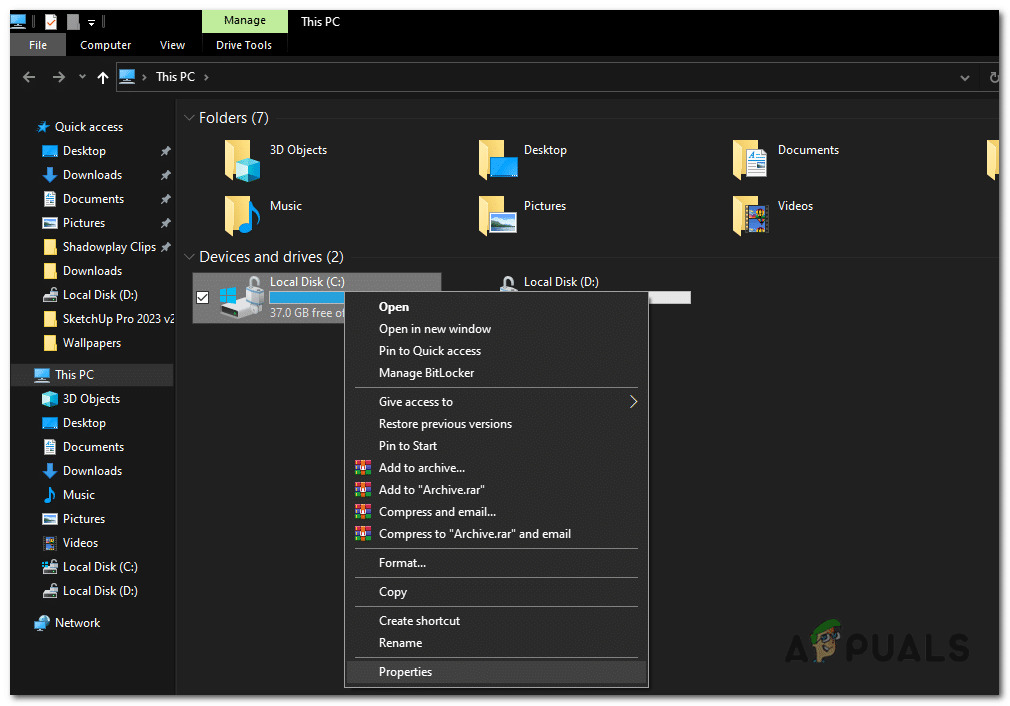 انقر بزر الماوس الأيمن على محرك الأقراص المستهدف وحدد "خصائص."