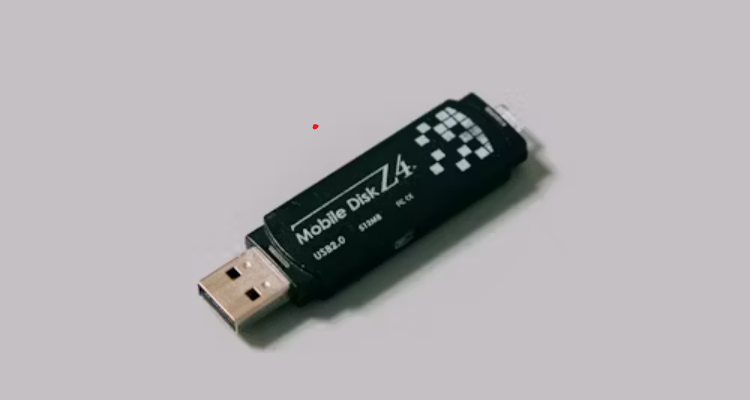 إعادة تثبيت macOS من محرك أقراص USB