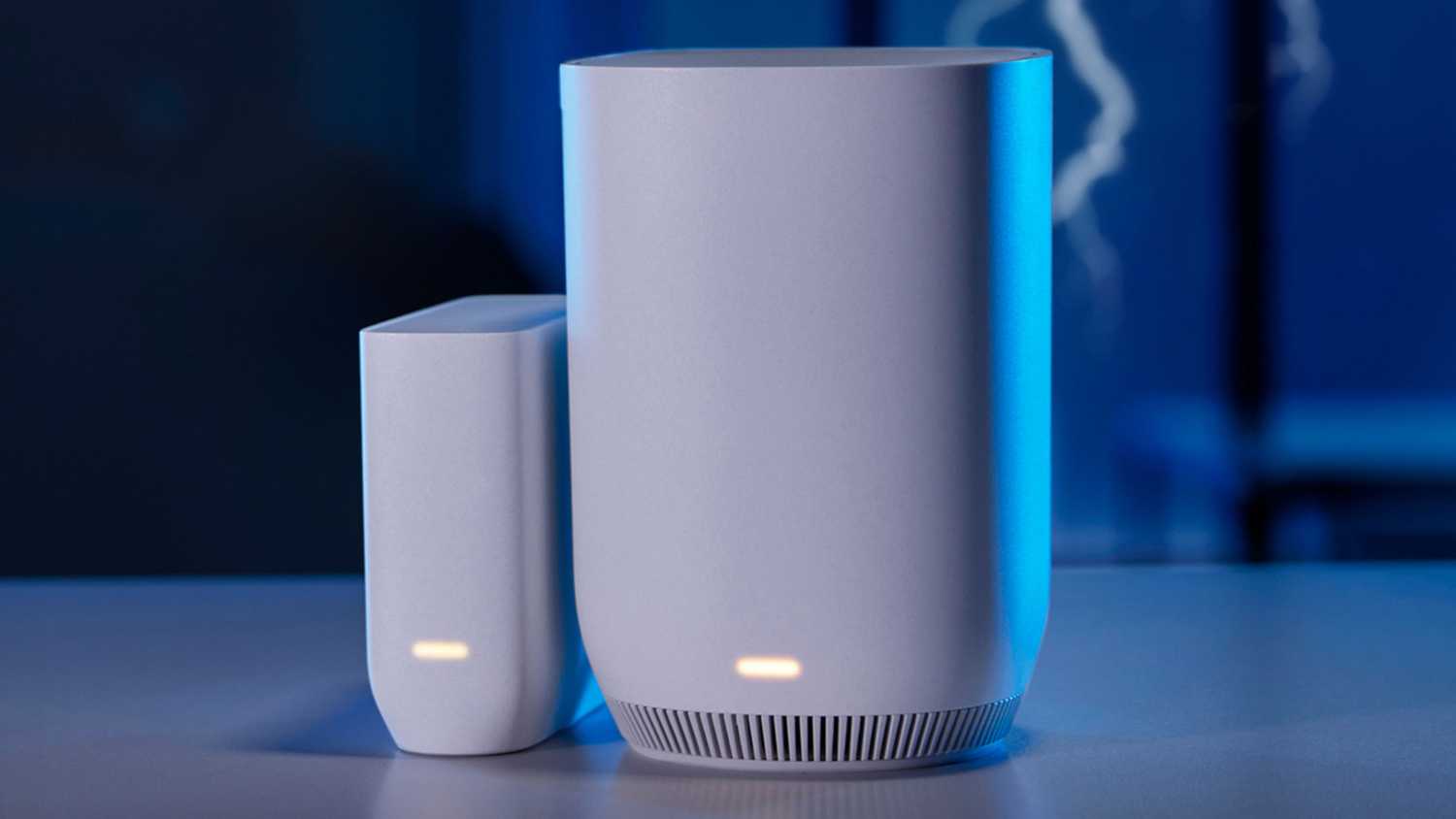 جهاز توجيه Comcast Xfinitiy Wi-Fi مع دعم خلوي.