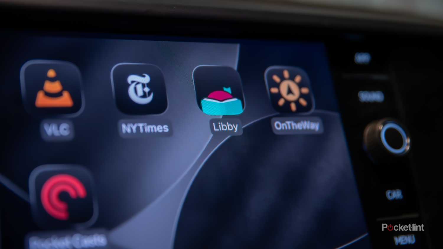 صورة ثابتة لتطبيق Libby على الشاشة الرئيسية لـ Apple CarPlay.
