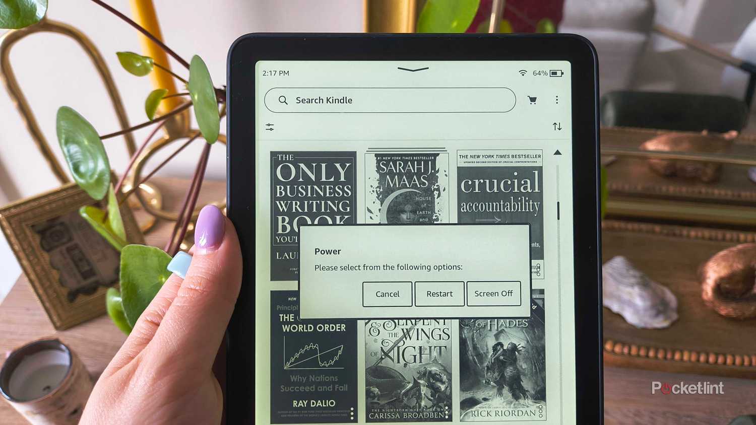 خيارات الطاقة على جهاز Kindle Paperwhite.