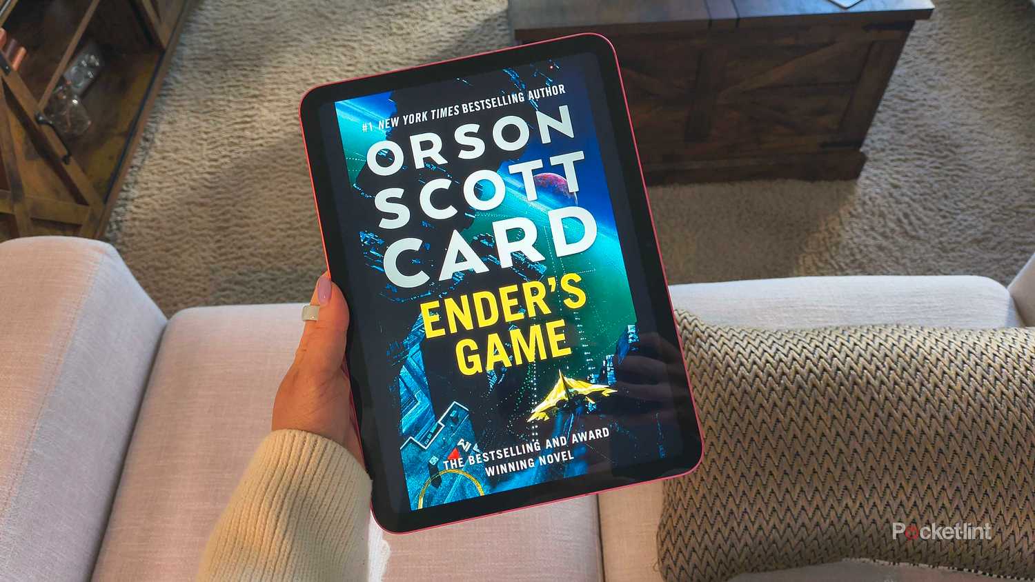 غلاف كتاب لعبة إندر.