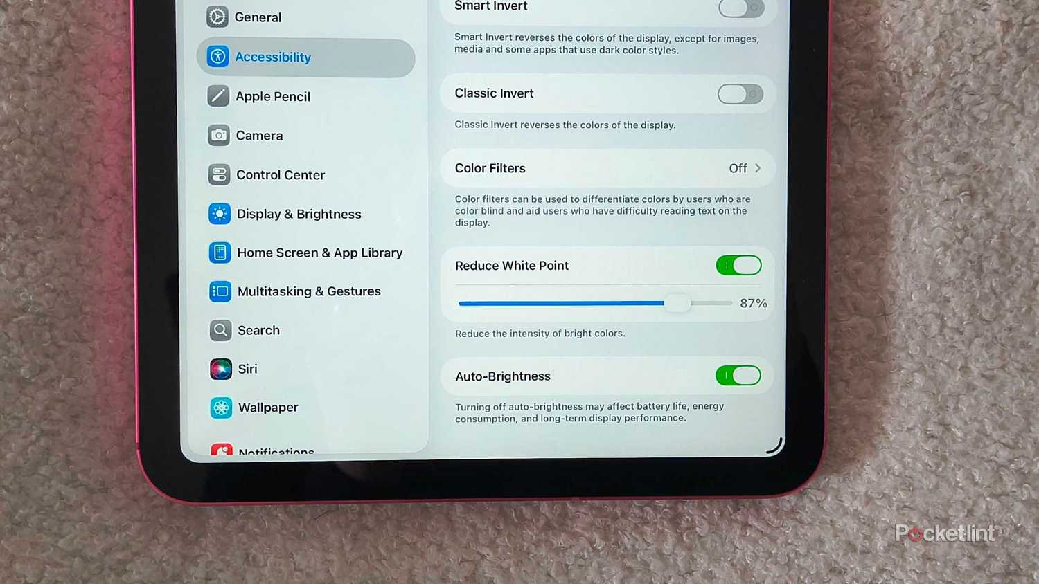 تقليل النقطة البيضاء على جهاز A16 iPad.