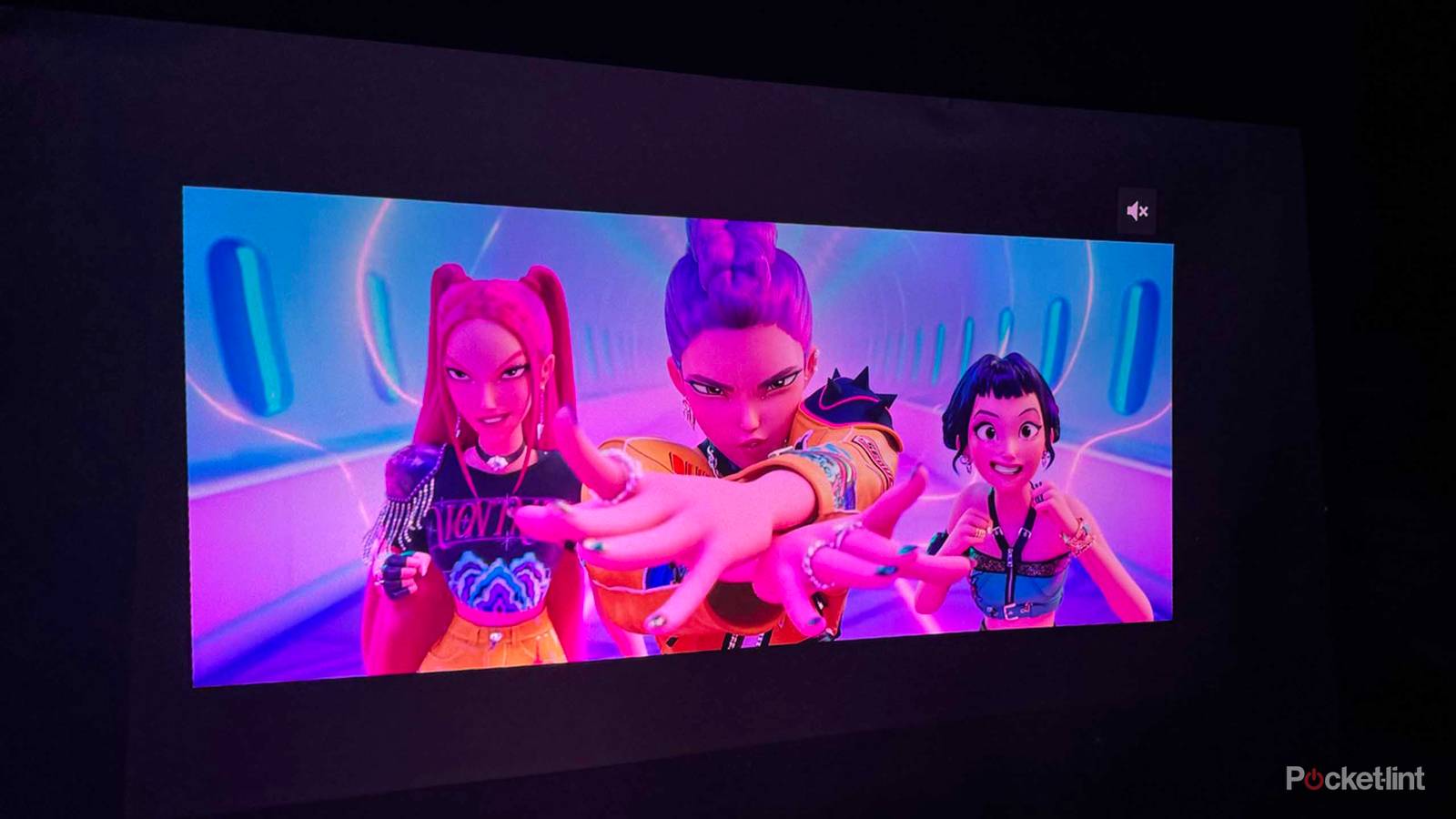 جهاز عرض واحد فقط يستحق الشراء بدلاً من تلفزيون OLED