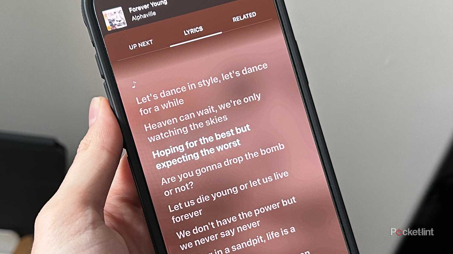 كلمات الأغاني على YouTube Music.