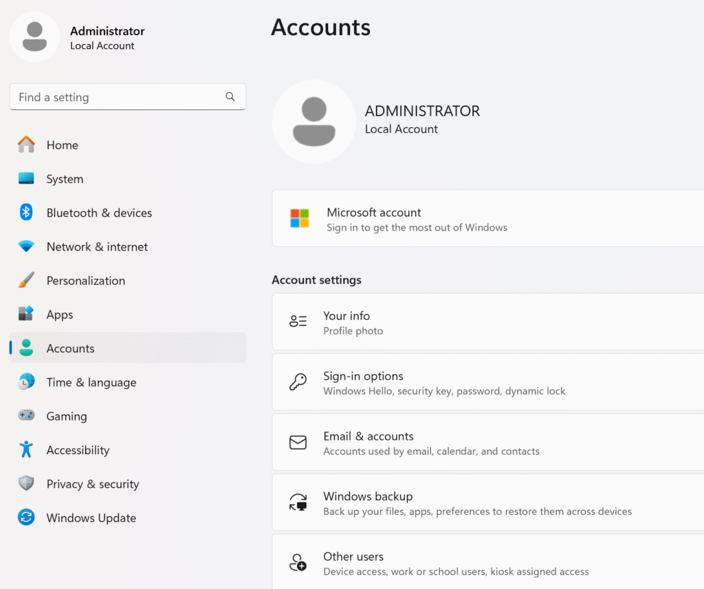 「設定」から「アカウント」へ進み、「他のユーザー」をクリックします。