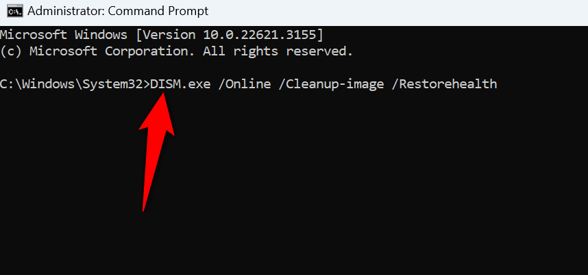 コマンドプロンプトに入力された DISM コマンド。