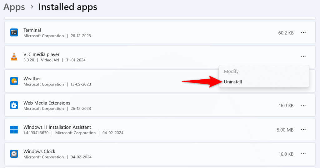 Windows 11 の設定でアプリケーションに対して「アンインストール」が選択されています。