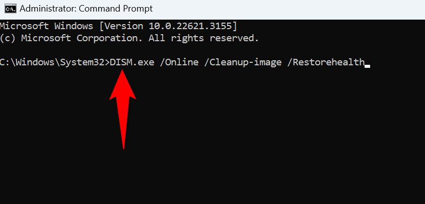 コマンドプロンプトに入力された DISM コマンド。