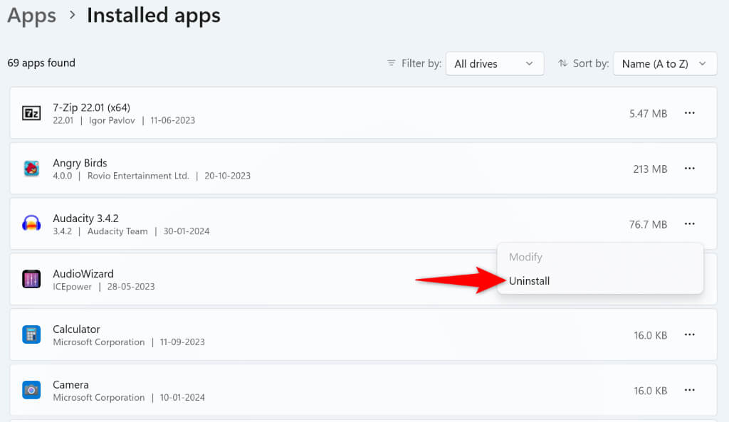 Windows 11 の設定でアプリの「アンインストール」が強調表示されます。