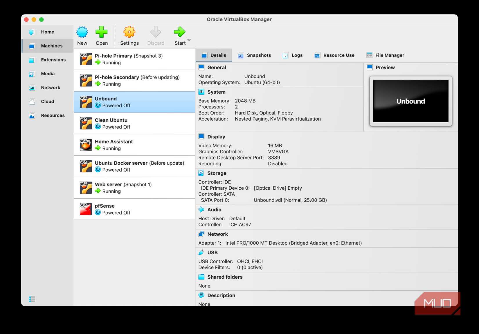 لقطة شاشة تعرض تطبيق VirtualBox يعرض عدة أجهزة افتراضية بما في ذلك مثيلين من Pi-hole