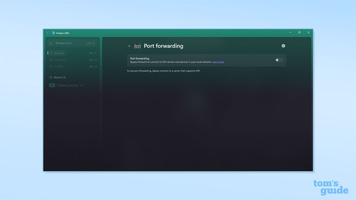 علامة تبويب Port forwarding في تطبيق Proton VPN على Windows. توجد ملاحظة تفيد بأنه لاستخدام Port forwarding، يجب الاتصال بخادم يدعم P2P.