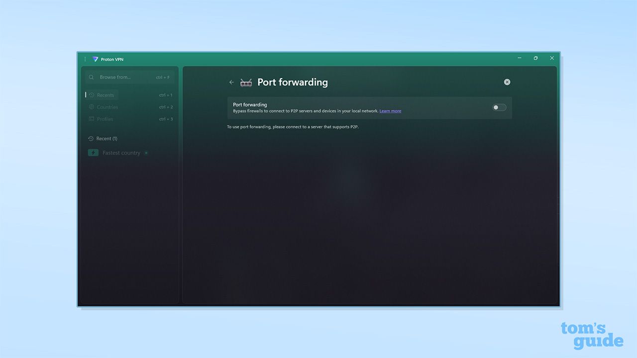 علامة تبويب Port forwarding في تطبيق Proton VPN على Windows. توجد ملاحظة تفيد بأنه لاستخدام Port forwarding، يجب الاتصال بخادم يدعم P2P.