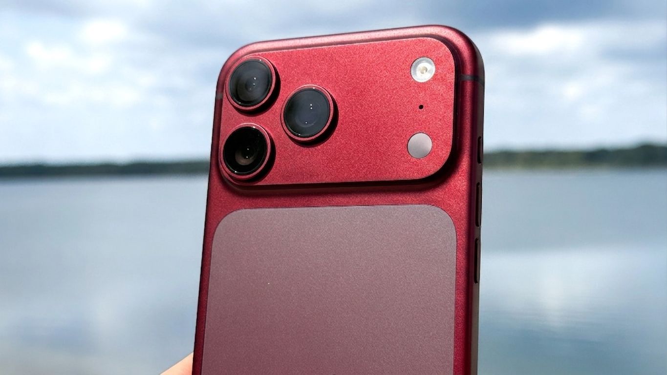 رأي المصورين المحترفين في كاميرا iPhone 18 Pro Max بفتحة متغيرة