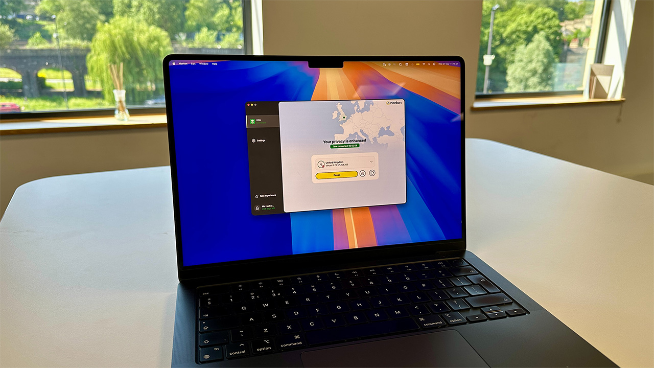 Norton VPN متصل على جهاز Mac محمول