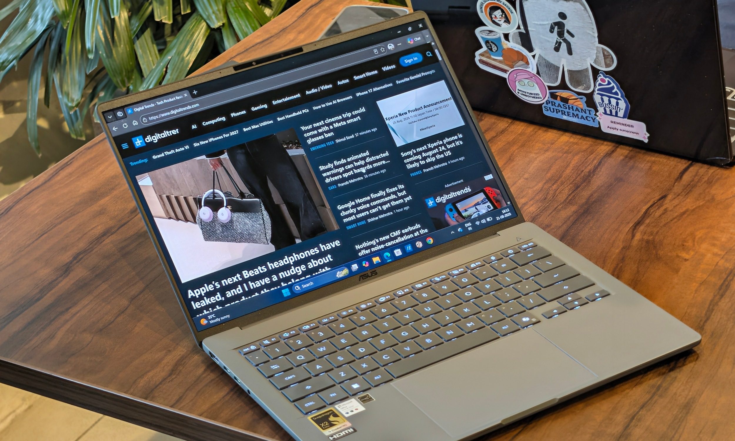 شاشة ASUS Zenbook A14 في المراجعة