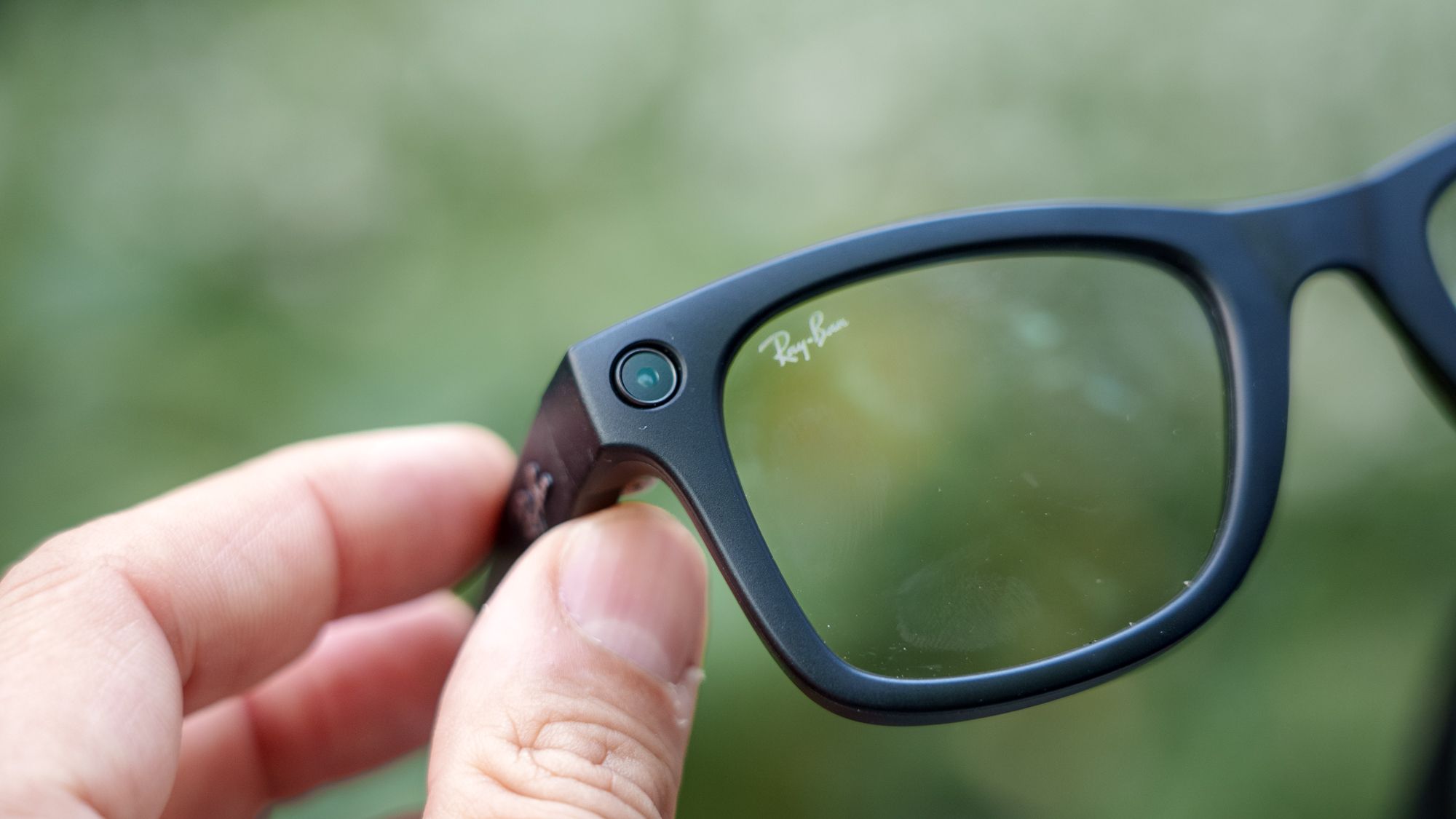 ICE تحظر نظارات Ray-Ban Meta على عملائها: الأسباب