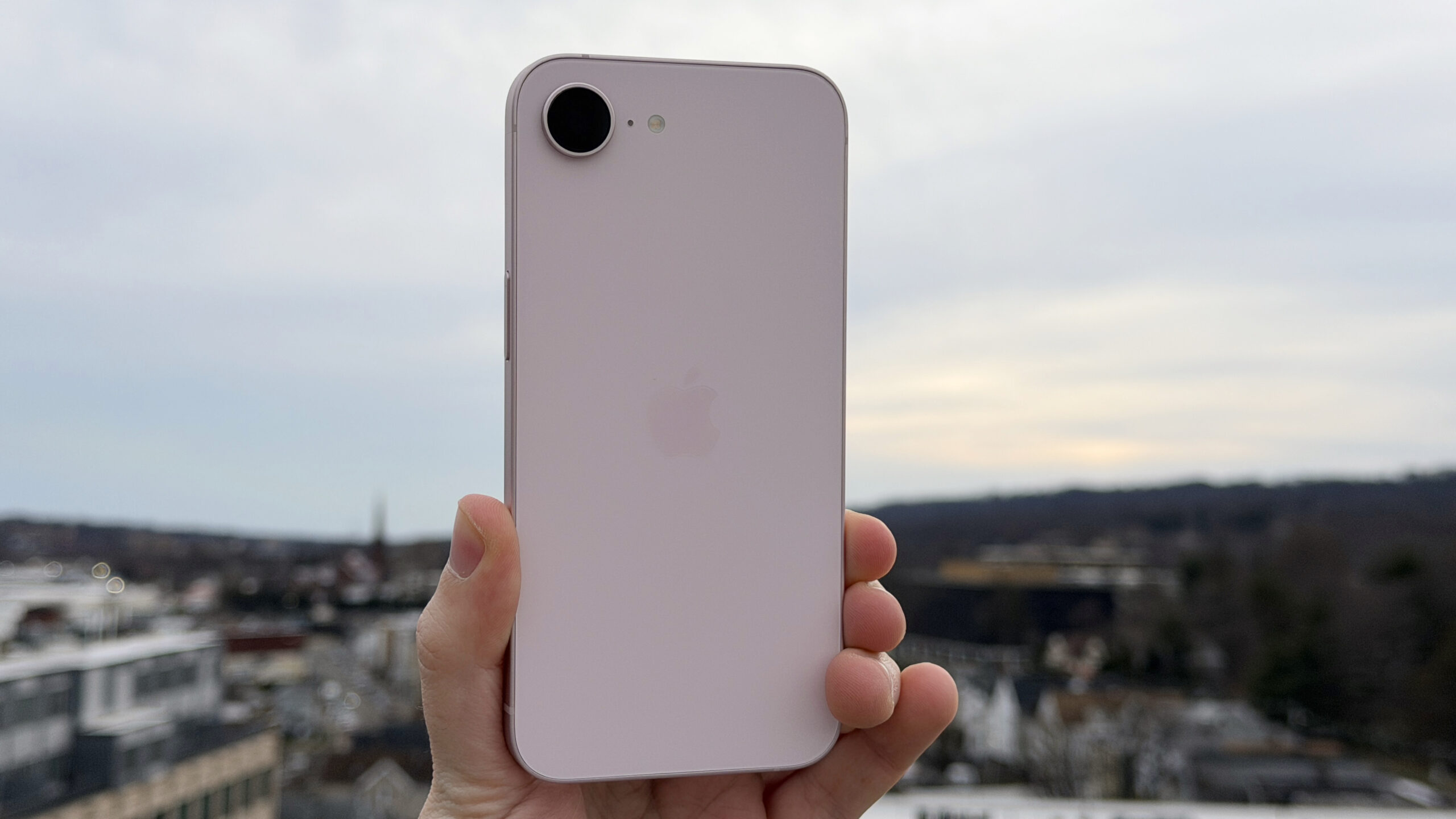 مراجعة Apple iPhone 17e