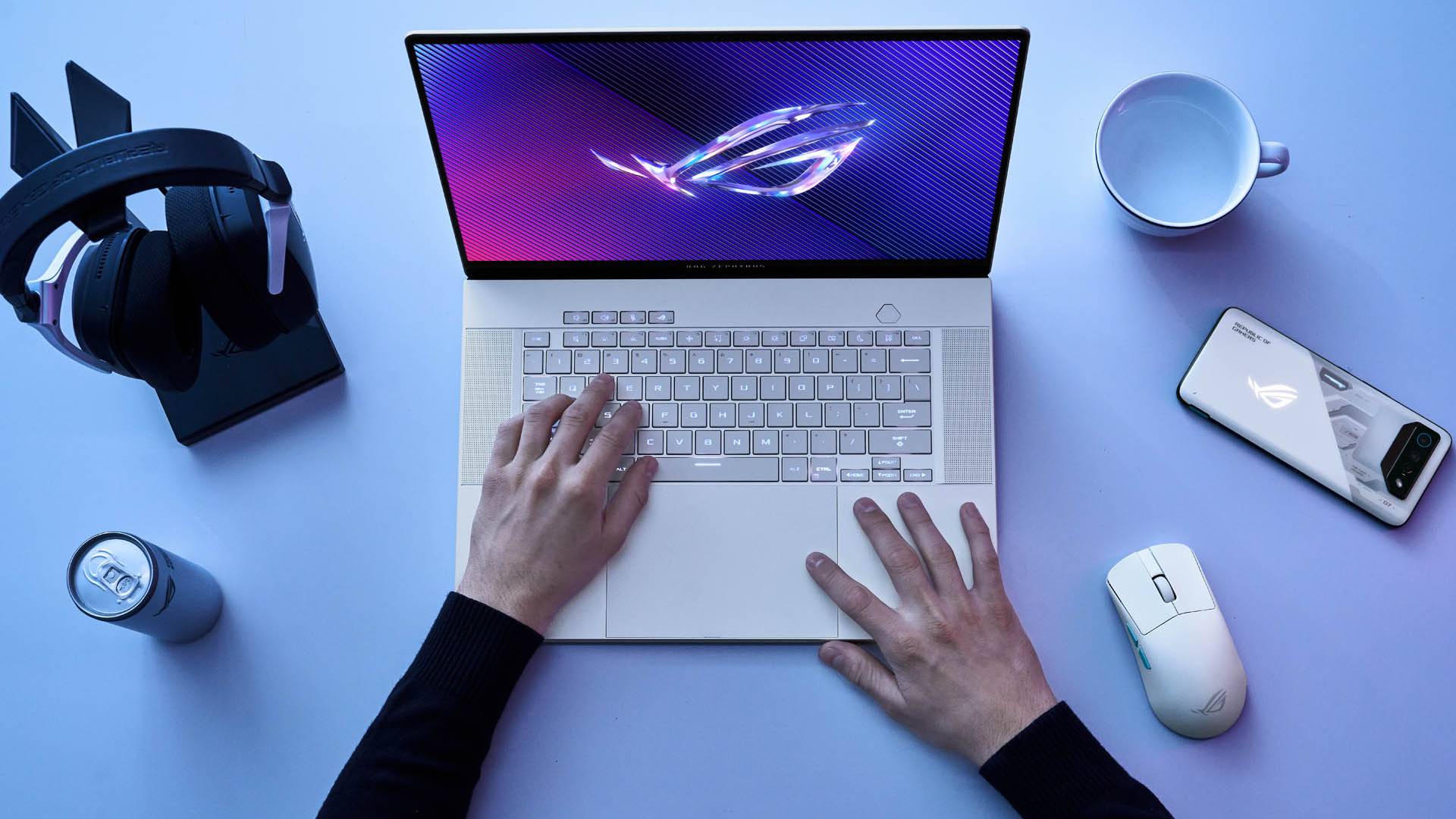 لابتوب Asus ROG Zephyrus G14 أثناء العمل