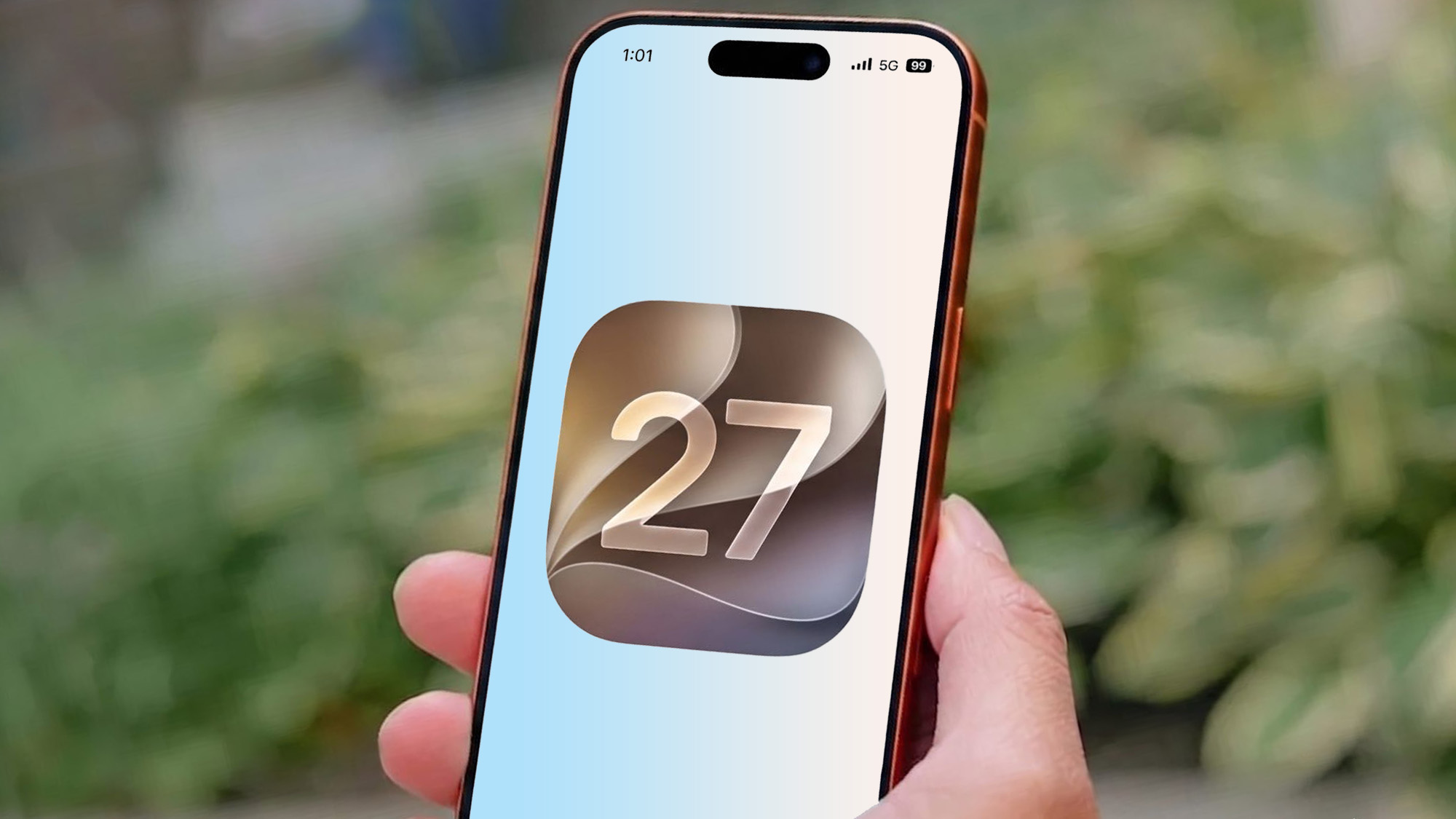 أيقونة iOS 27 معروضة على شاشة iPhone