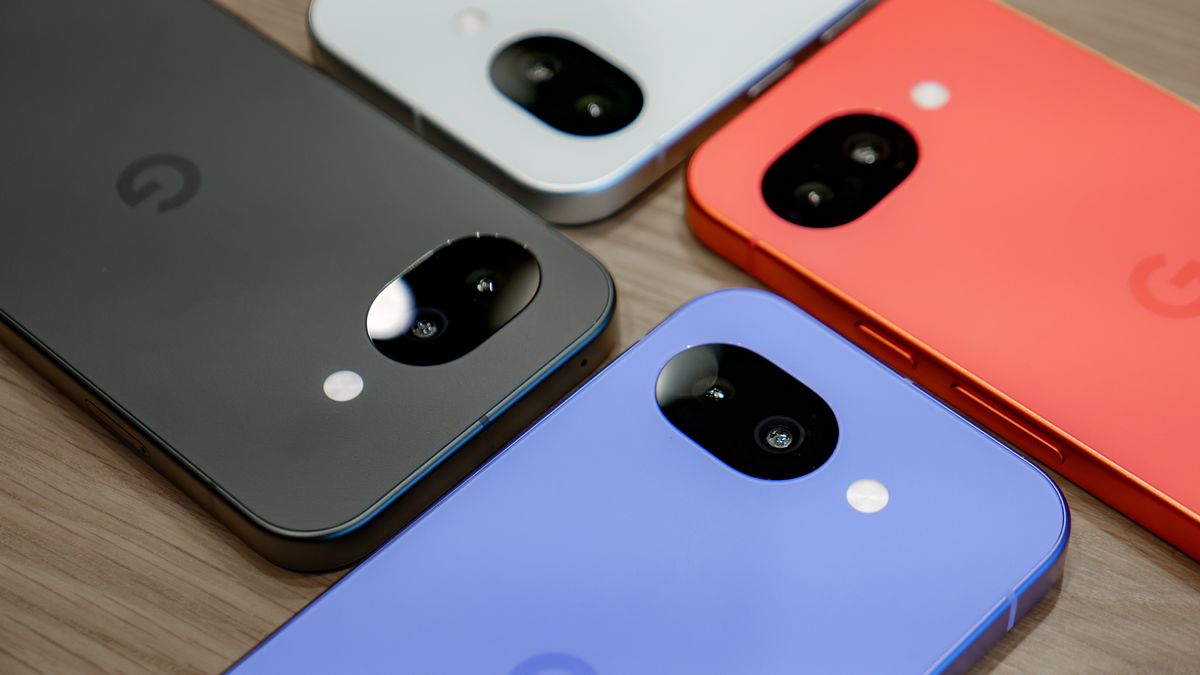 نظرة عملية على Google Pixel 10a.