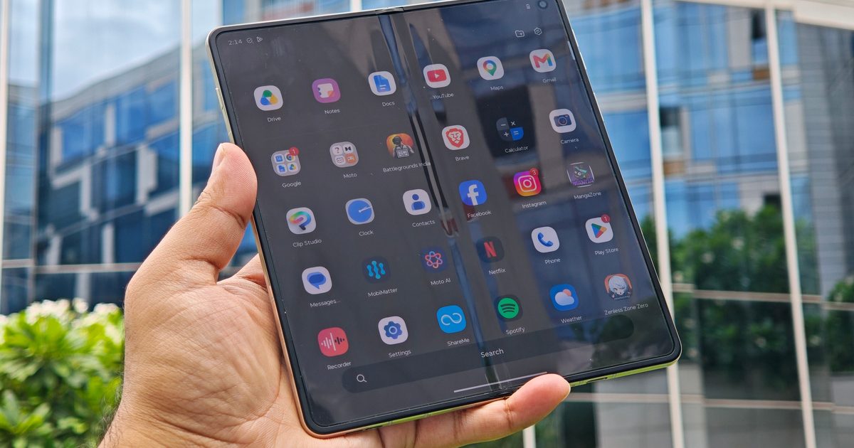 أحببت Motorola Razr Fold، لكن Android 17 قد يحسن نقطة ضعفه الأبرز