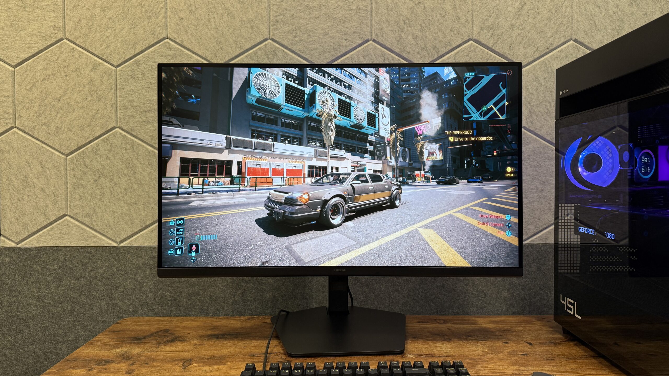 لعبة Cyberpunk 2077 تعمل على شاشة الألعاب Samsung Odyssey G8 (G80HS)