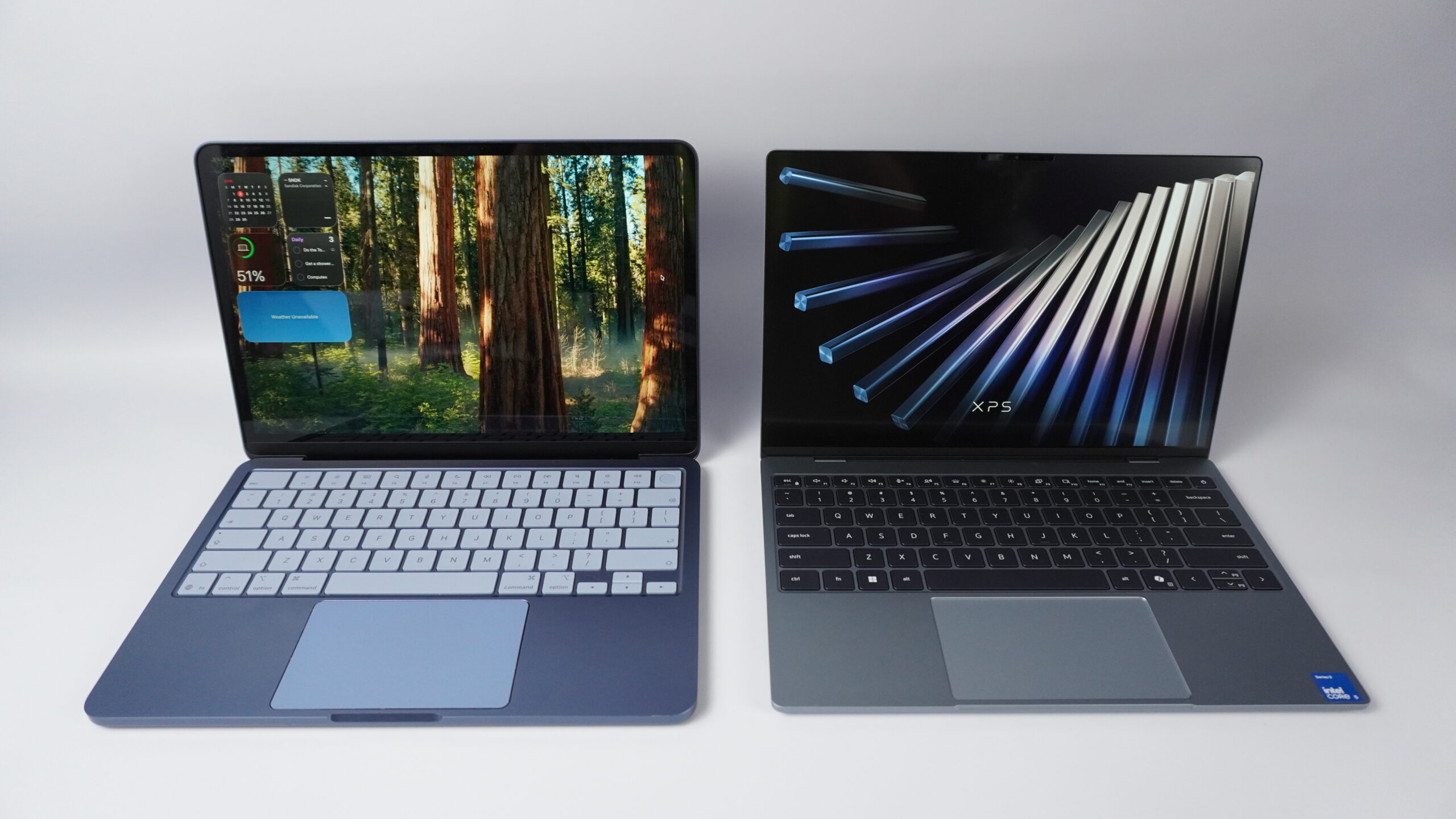 لابتوب Dell XPS 13 (2026) جنبًا إلى جنب مع MacBook Neo