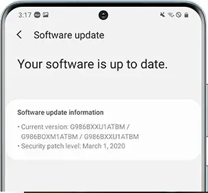 شاشة تحديث برامج Android يتم فحصها بينما تكون التطبيقات المثبتة مفقودة من الشاشة الرئيسية.