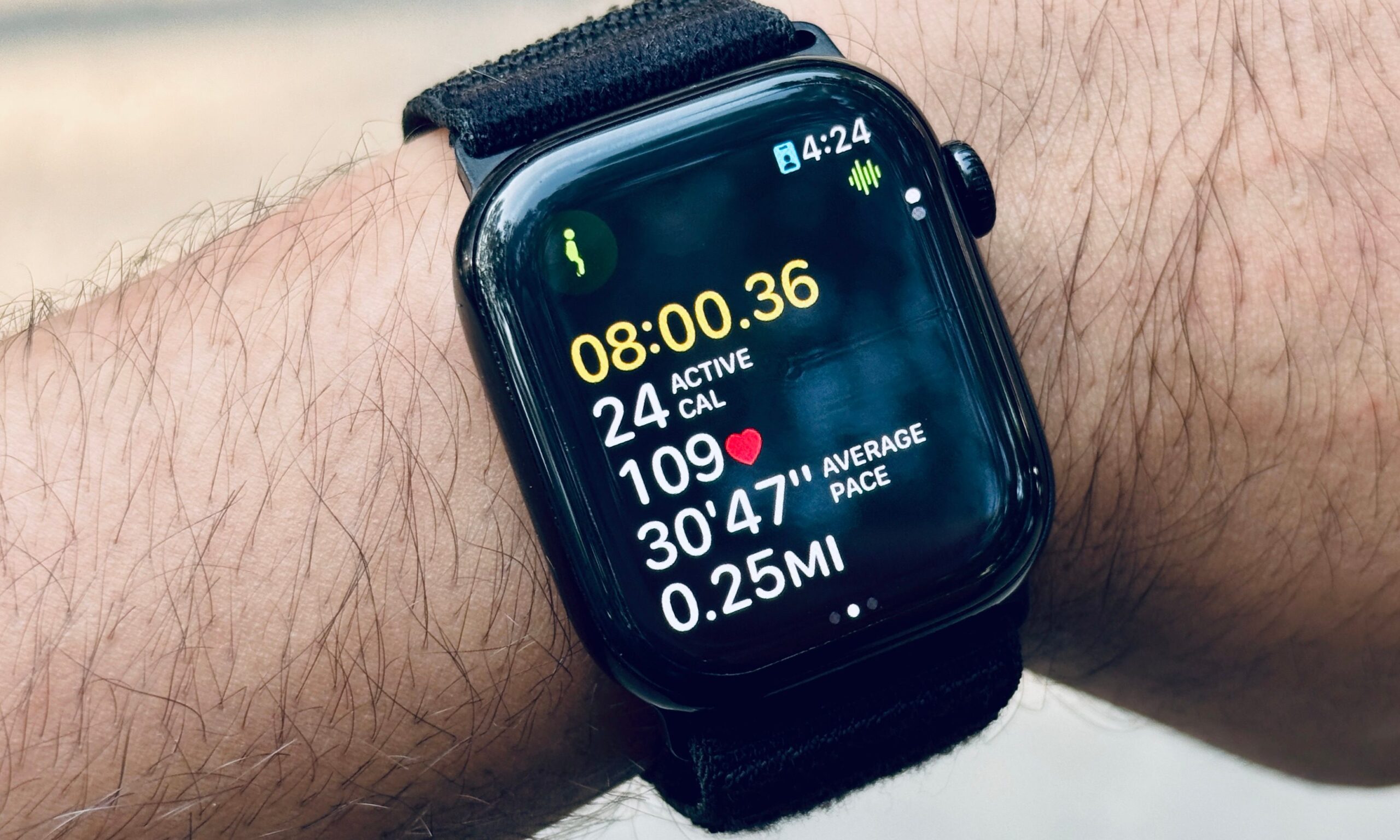 تسجيل المشي على Apple Watch Series 11.
