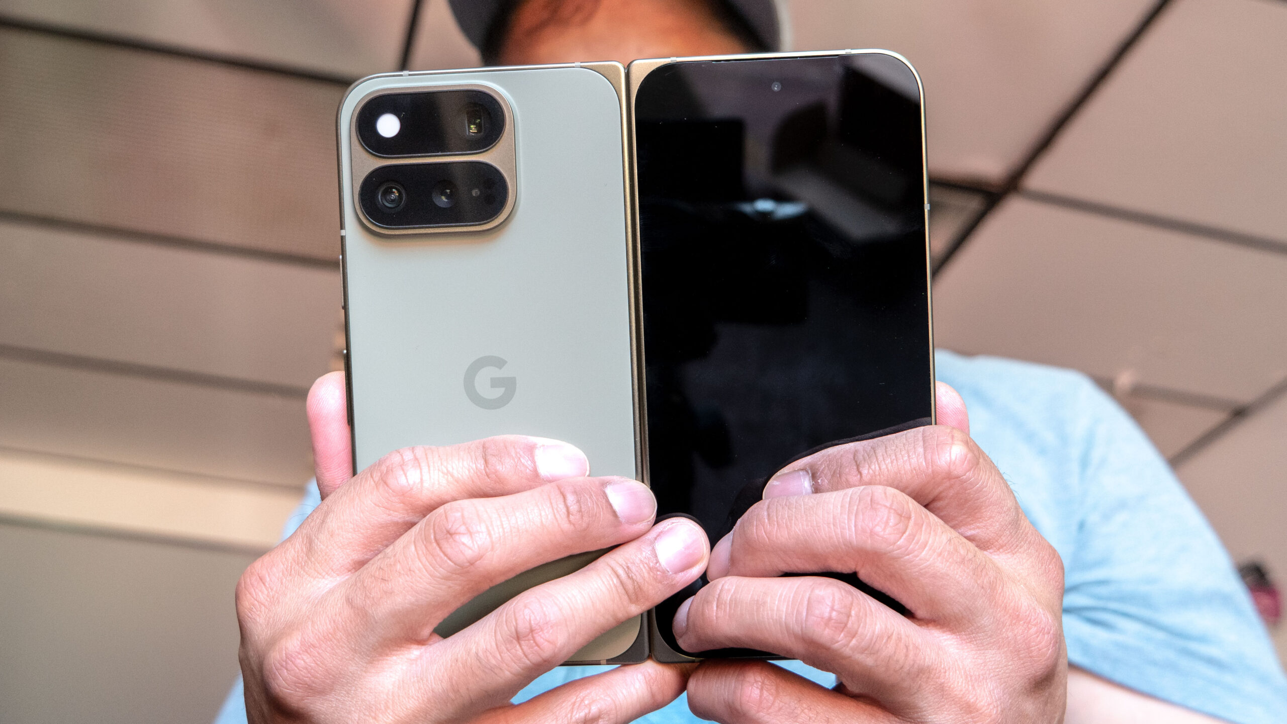 Google Pixel 11 Pro Fold مفتوحًا.