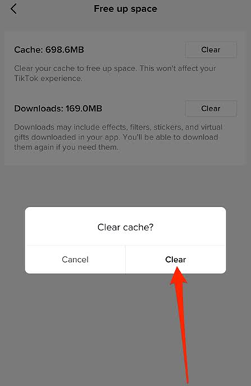 شاشة Free up space في TikTok لمسح ذاكرة التخزين المؤقت لإصلاح خطأ الخدمات غير متوفرة.
