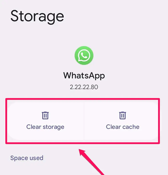 إعدادات تطبيق Android لمسح ذاكرة التخزين المؤقت لتطبيق WhatsApp أثناء استكشاف مشكلة اختفاء علامة تبويب المجتمعات.