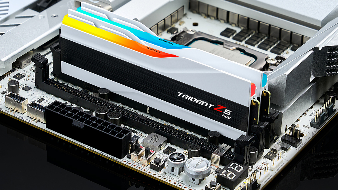 ذاكرة GSkill Trident Z5 RGB RAM مثبتة في لوحة أم من Asus