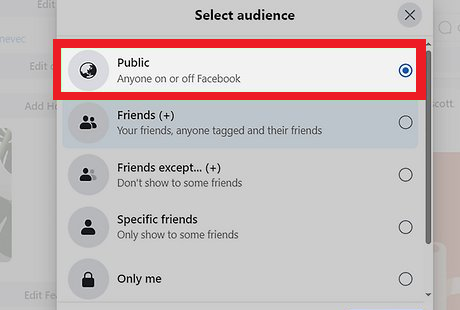 محدد جمهور منشور Facebook يظهر Public مقابل Friends أثناء التحقق من سبب تقييد المشاركة.