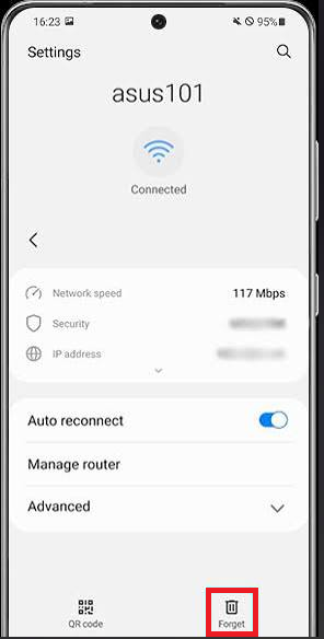 إعدادات Wi-Fi في Android تقوم بنسيان وإعادة الاتصال بالشبكة أثناء إصلاح خطأ اتصال Netflix.
