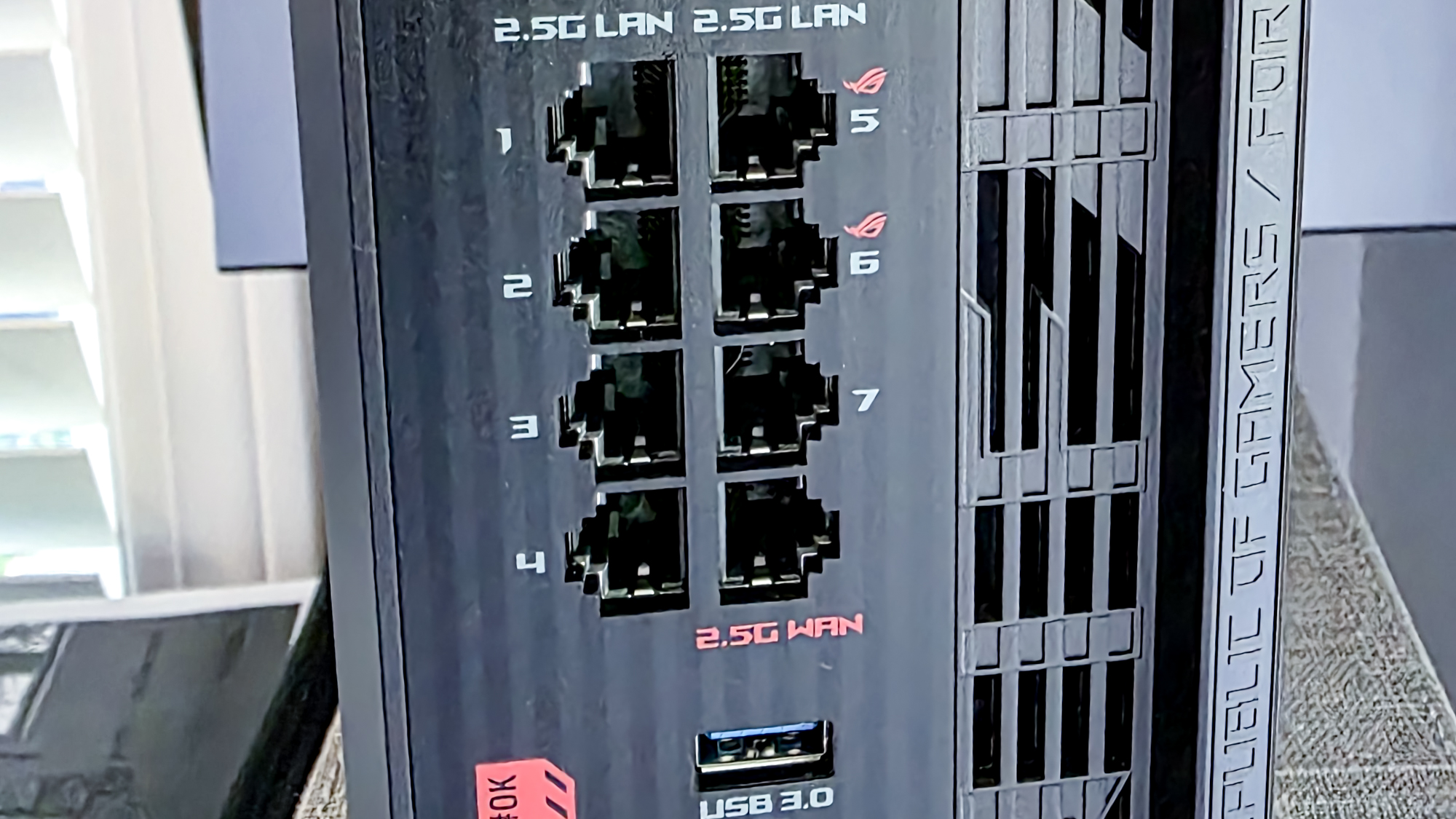 منافذ راوتر الألعاب Asus ROG Strix GS-BE18000