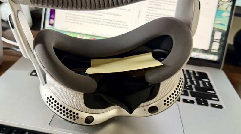 خدعة Apple Vision Pro بورقة Post-it
