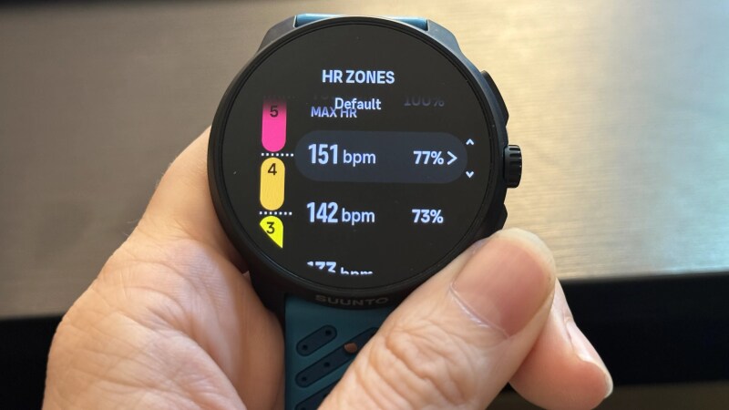 ضبط حدود المنطقة 4/5 على ساعة Suunto