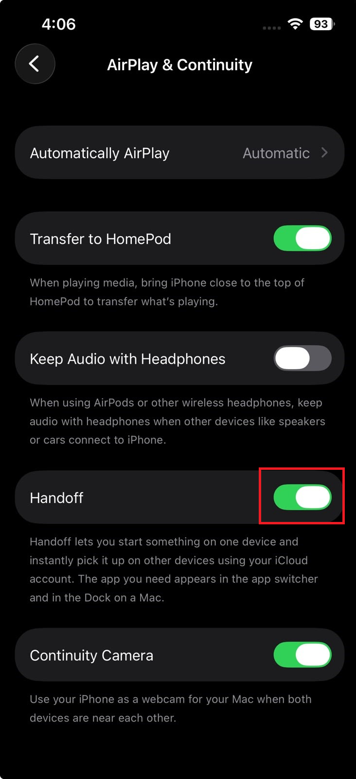 إعدادات iPhone مفتوحة على General ثم AirPlay و Handoff مع تشغيل Handoff.