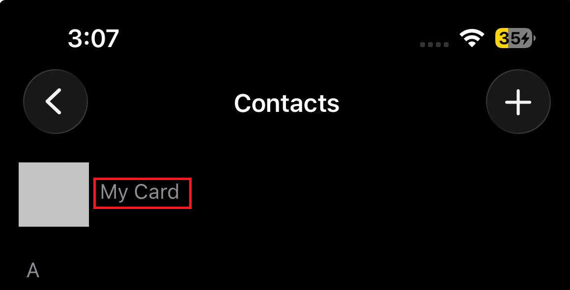 تطبيق Contacts على iPhone يفتح My Card ومحرر صورة وجهة الاتصال والملصق.