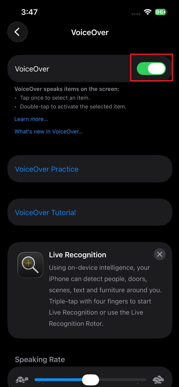 إعدادات VoiceOver على iPhone و TalkBack على Android يتم تمكينها قبل العودة إلى TikTok.