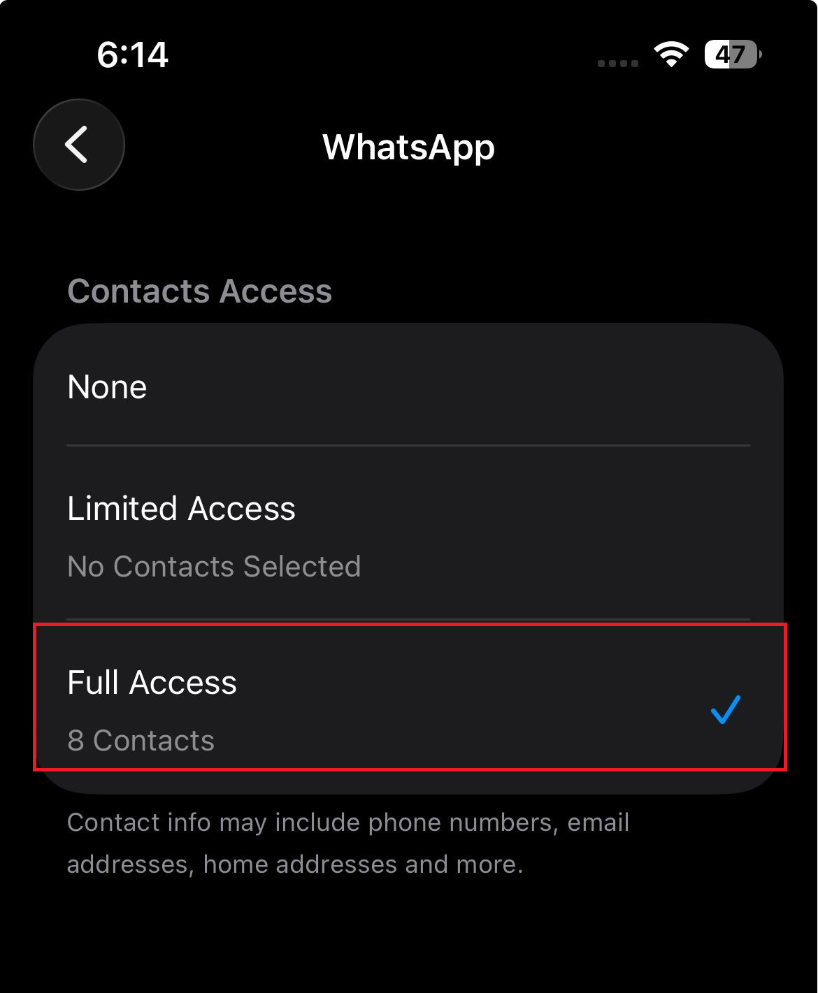 إعدادات الخصوصية والأمان في iPhone تُظهر عناصر التحكم في الوصول إلى جهات الاتصال لتطبيق WhatsApp.